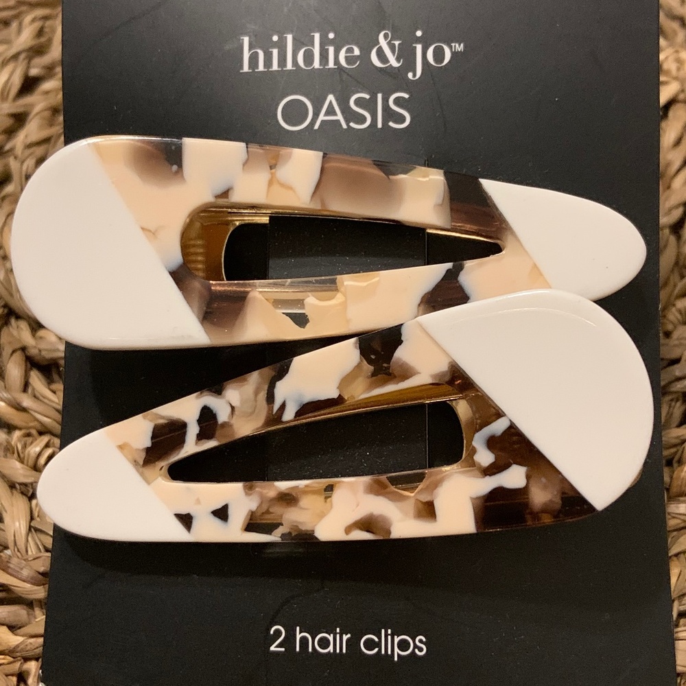 Hildie & Oasis Two-Tone Resin Hair Clips